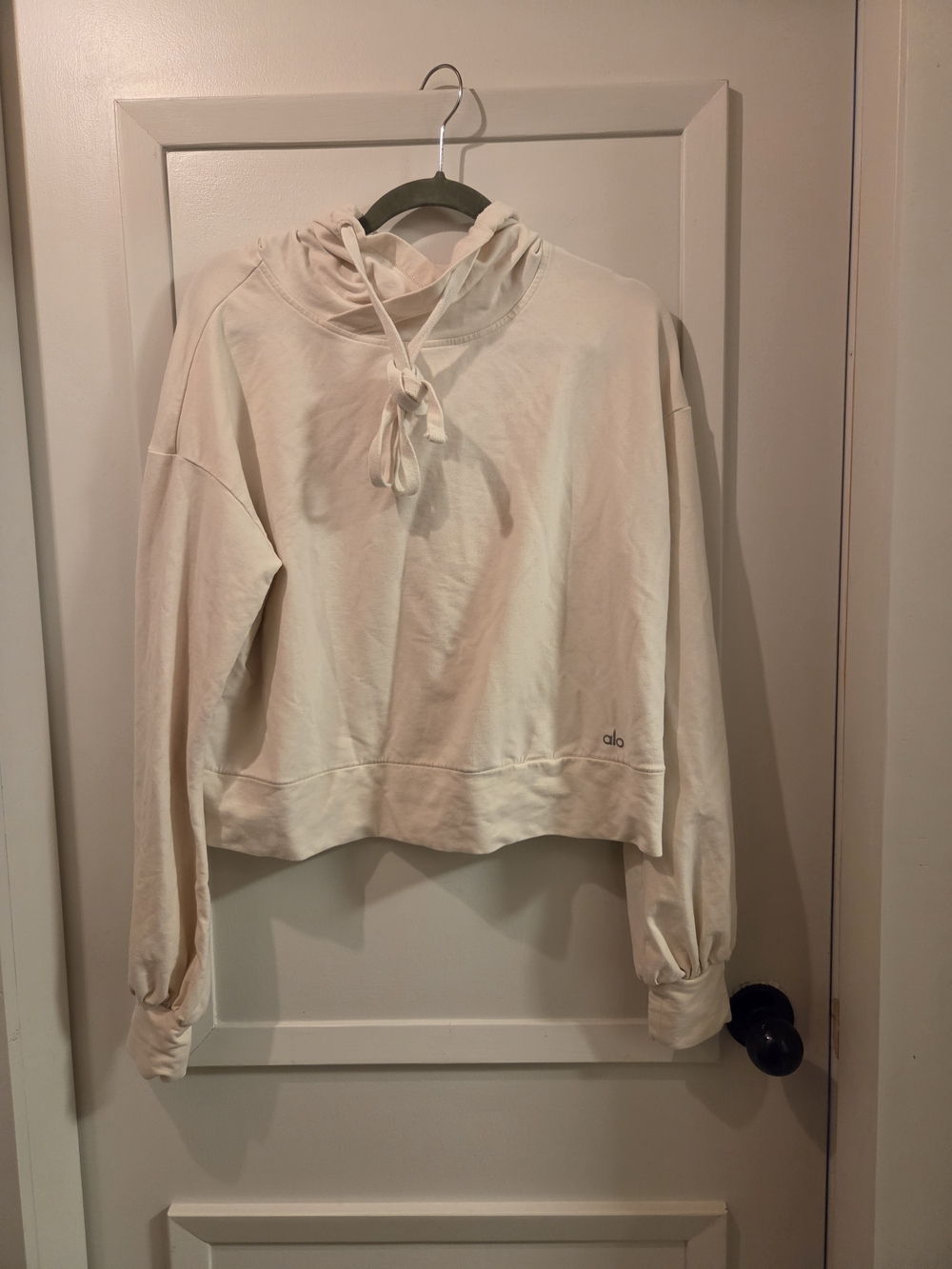 Alo Women’s Cream Cropped Hoodie